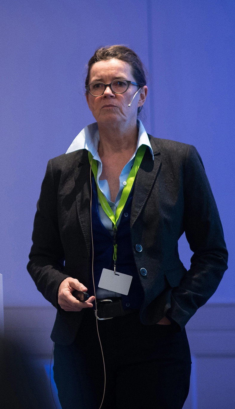 Prof. Dr. Carolina Ganß, ehemalige Präsidentin der DGPZM bei der Moderation des DGPZM-Symposiums. Foto: DGZ