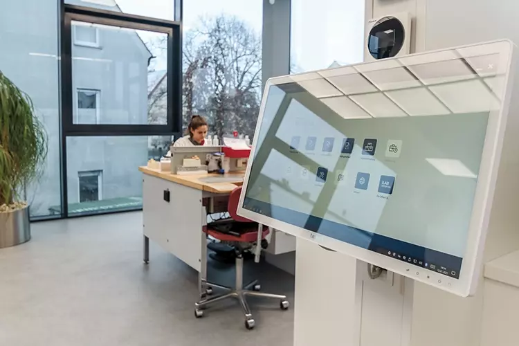 Scan, if you can! Digitales Arbeiten in Labor und Praxis: Der Intraoralscanner stellt eine wichtige Schnittstelle dar.