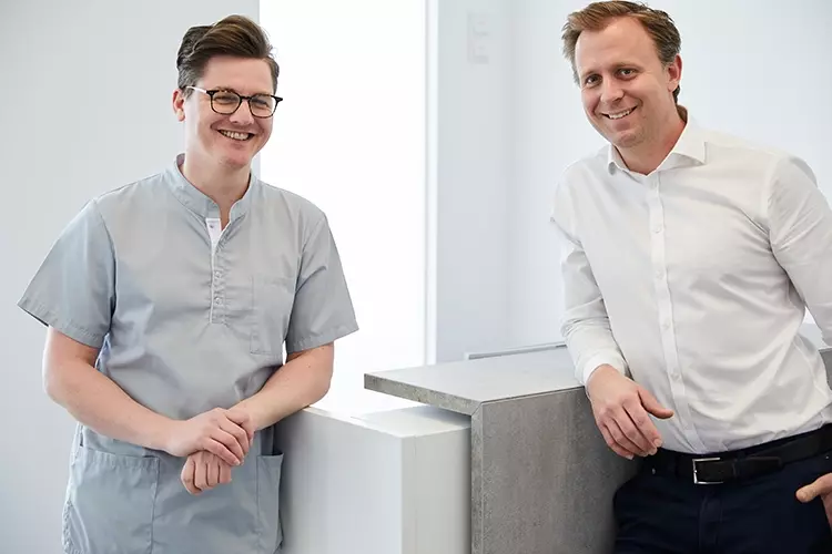 Dr. Denis Paksoy und Hennig Schreiber (v.l.).
