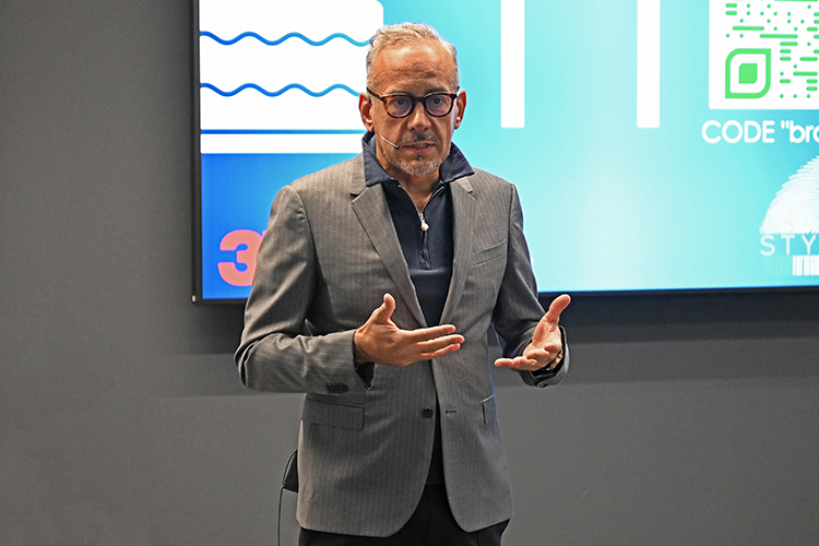 Begrüßung durch StyleItaliano-Mitbegründer Dr. Walter Devoto.