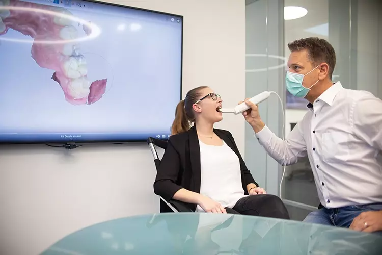 Scan, if you can! Digitales Arbeiten in Labor und Praxis: Der Intraoralscanner stellt eine wichtige Schnittstelle dar.