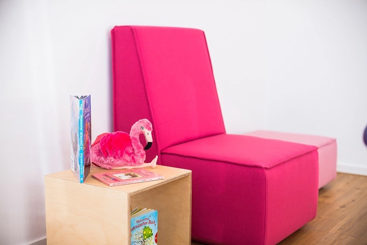 Abb. 2: Die kleine „Rosi“ im pinken Zimmer.