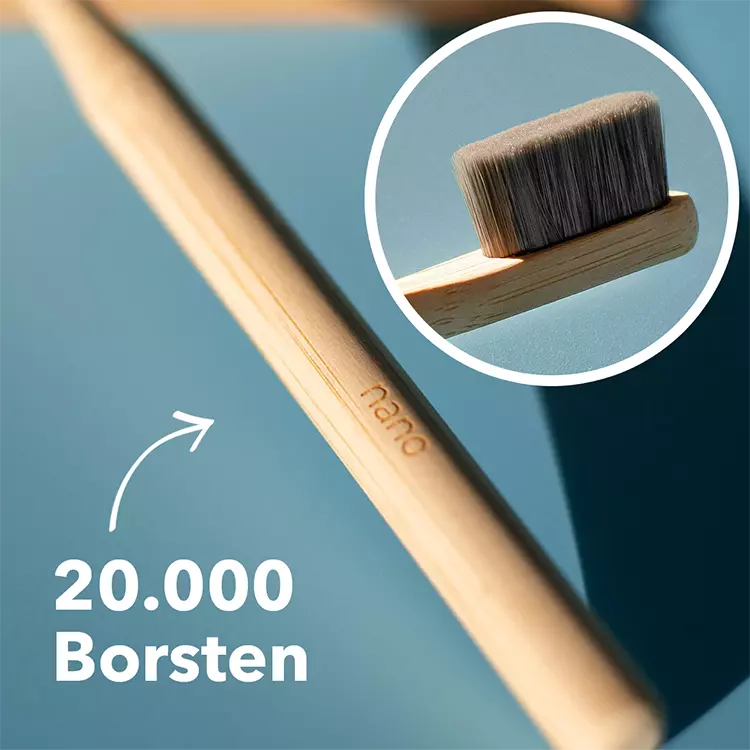 Nanozahnbürste mit Bambusgriff.