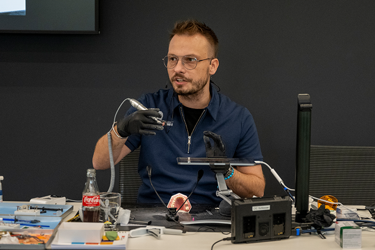 Hands-on mit Dr. Marcin Krupinski.