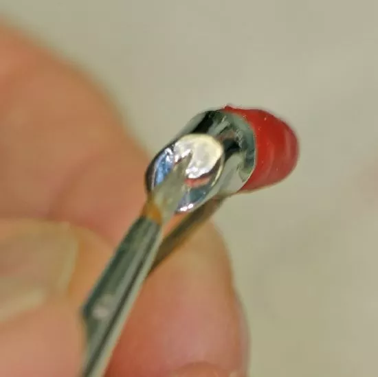 Abb. 1: Der Silberleitlack darf nicht...