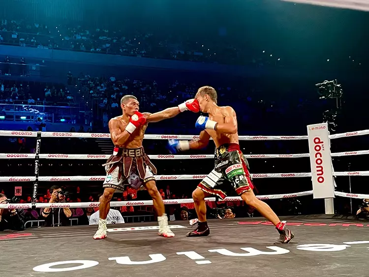 Das „schlagkräftige“ Bild Hebis schaffte es in fast
alle indonesische Sport-Gazetten.