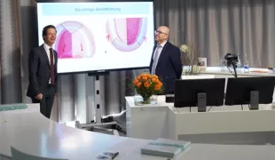 PD Dr. Dr. Keyvan Sagheb und PD Dr. Dr. Eik Schiegnitz widmeten sich sehr anschaulich dem „Einmaleins der Weichgewebschirurgie“.
