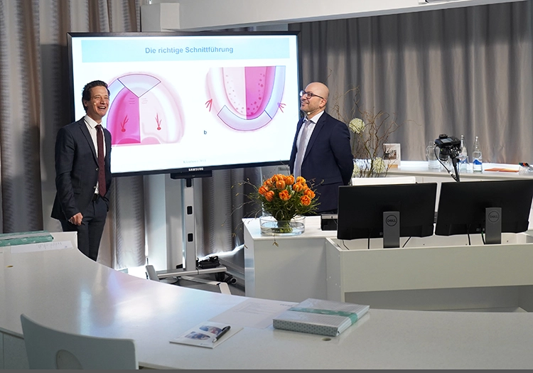 PD Dr. Dr. Keyvan Sagheb und PD Dr. Dr. Eik Schiegnitz widmeten sich sehr anschaulich dem „Einmaleins der Weichgewebschirurgie“.