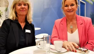 Sabine Zude, Geschäftsführerin CGM Dentalsysteme GmbH und 
Michaela Bicker, Leitung Vertriebsmarketing CGM.