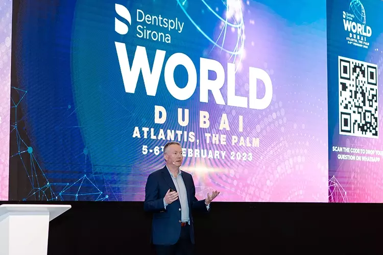 Simon Campion, President und CEO bei Dentsply Sirona eröffnete die DS World in Dubai.