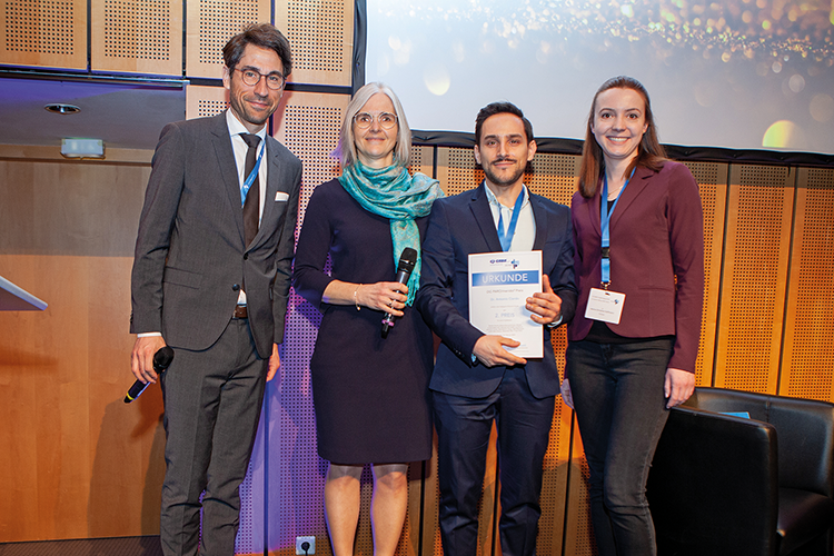 DG PARO/meridol® Preis für klinische Studien (v. l. n. r.): Prof. Dr. Henrik Dommisch (DG PARO), Preisträger Dr. Antonio Ciardo (2. Platz, Universitätsklinikum Heidelberg), Prof. Dr. Bernadette Pretzl (DG PARO), Dr. Marie-Christine Hoffmann (CP GABA).