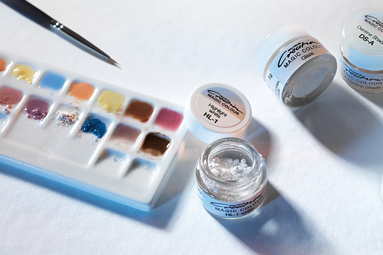 Die Farb- und Verblendsysteme bereichern von Creation Willi Geller bereichern künftig das Produktportfolio von Amann Girrbach