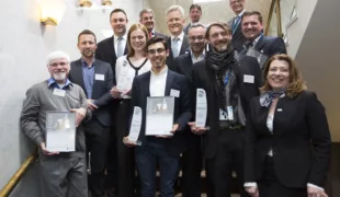 Die Sieger der Celtra Campus Challenge zusammen mit dem Team von Dentsply Sirona.