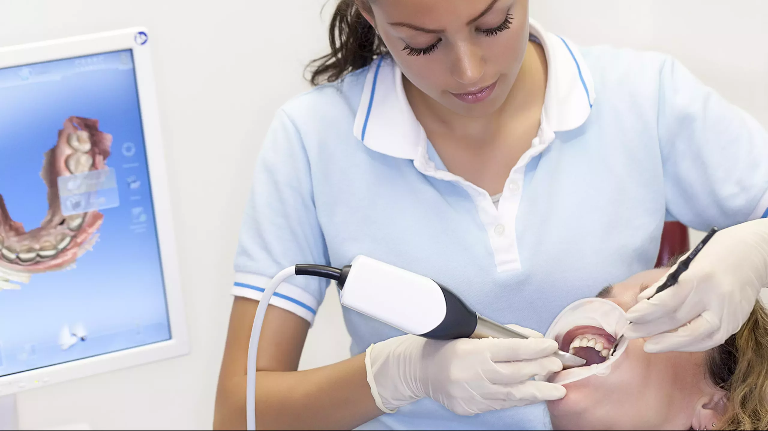 Der Intraoral-Scan generiert die Digitaldaten für Konstruktion, Modell, Funktion und den Schleifprozess, d.h. für den gesamten interdisziplinären Workflow.