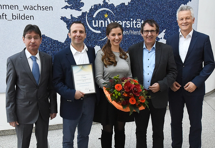 V.l.n.r.: Dr. Dietmar Krampe (Dentsply Sirona), Dr. Vlasios Goulioumis, Marie-Christine Steegmann, Prof. Dr. Stefan Zimmer, Siegmar Schwegler (Dentsply Sirona).