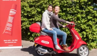 Conny und Nathalie starten auf ihrem Hauptgewinn durch