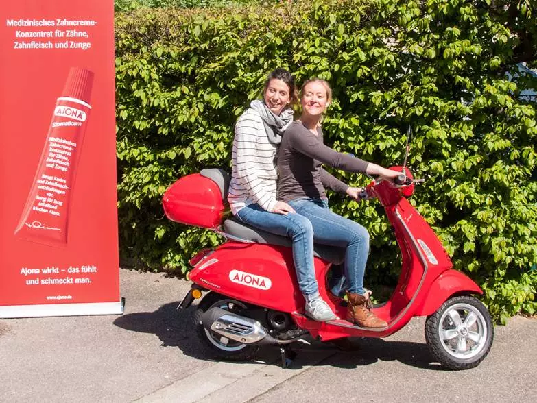 Conny und Nathalie starten auf ihrem Hauptgewinn durch