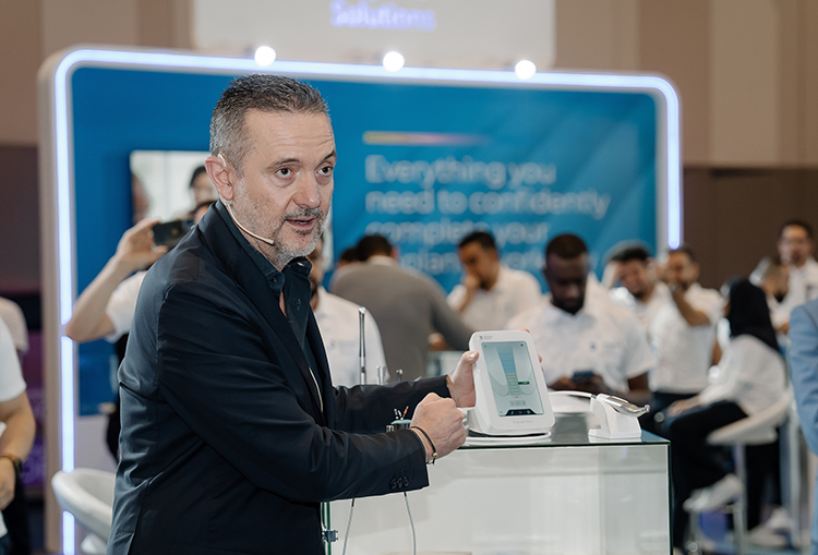 Professor Simone Grandini aus Italien berichtete von seinen ersten Erfahrungen mit dem neuen Endo-Motor X-Smart Pro+.