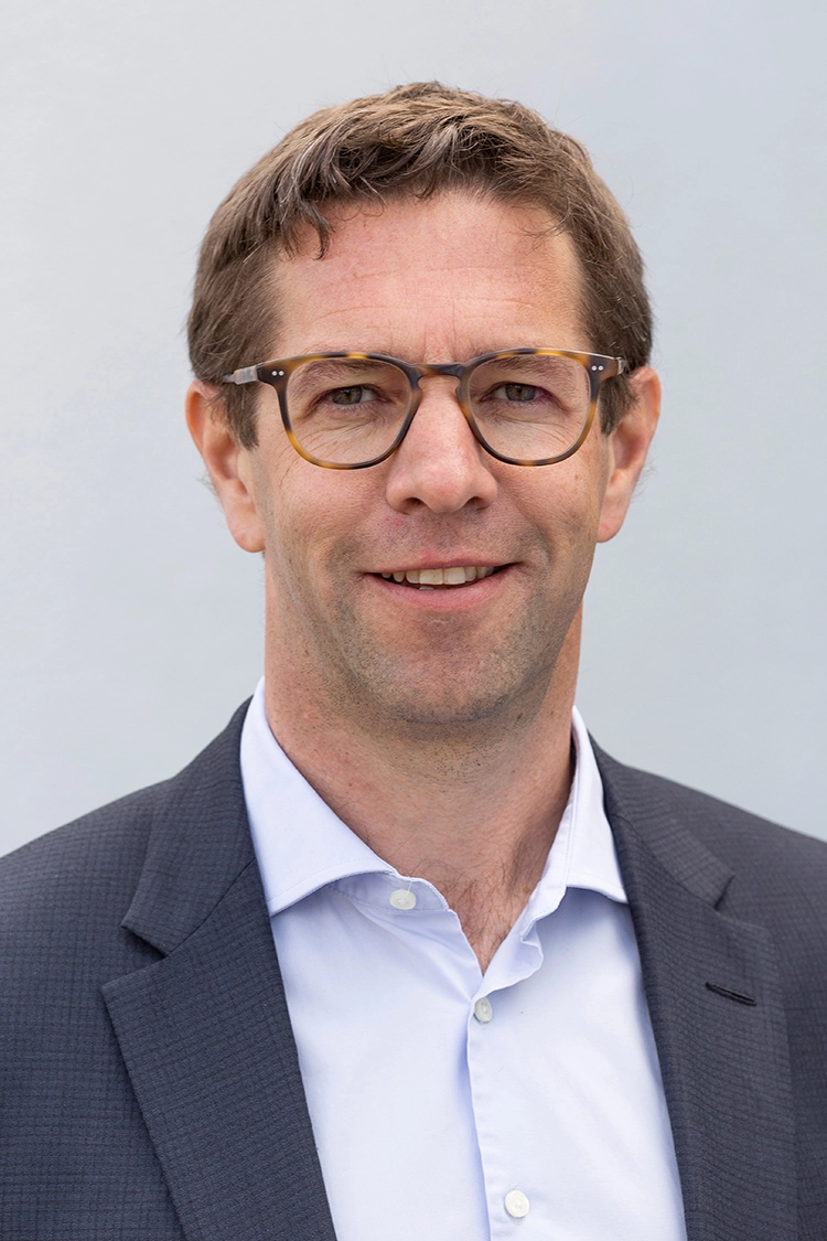 Christian Martin, Managing Director Alps Region bei Google Cloud: „Dentsply Sirona verändert die Dentalindustrie wie kein anderes Unternehmen. Wir bei Google Cloud sind davon überzeugt, umfangreiche Expertise mitzubringen, um Dentsply Sirona bei seiner Vision für die Zukunft der Mundgesundheit zu unterstützen.“