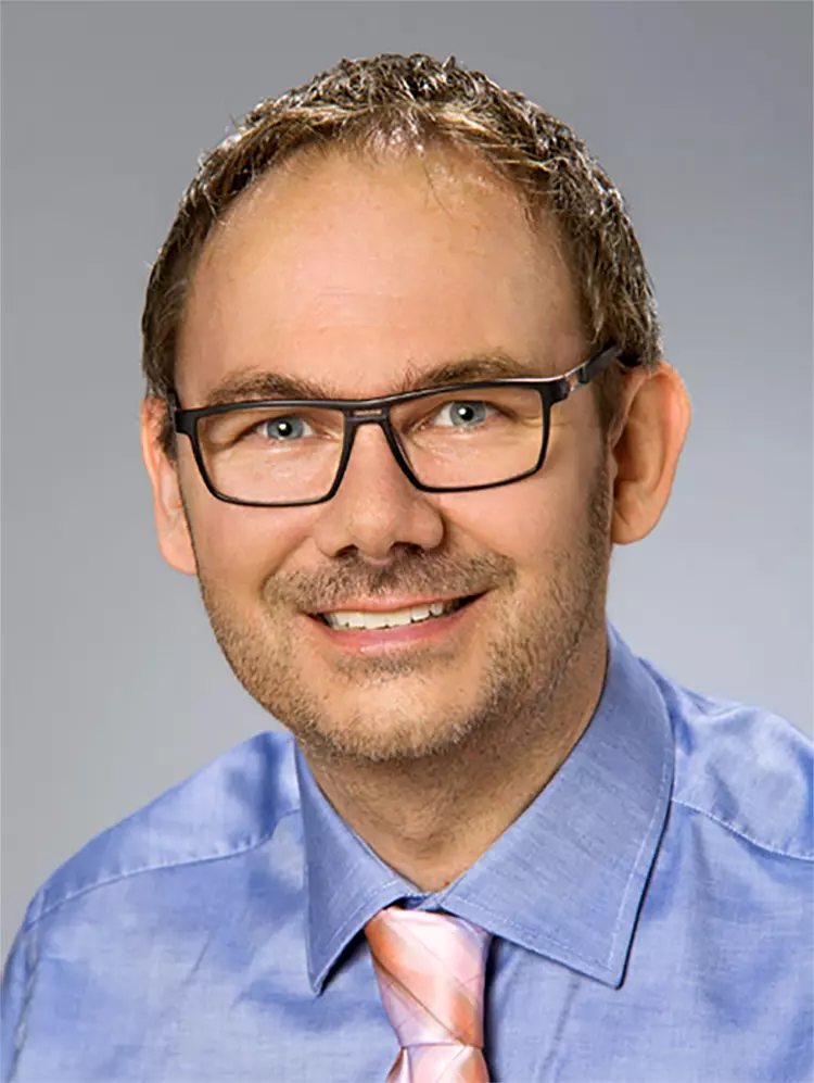 DGDOA Vorstand Dr. Ingo Baresel gehört zu den führenden Experten auf dem Gebiet der digitalen oralen Abformung. Mit der DGDOA verfolgt er das Ziel, die Technik der digitalen oralen Abformung weiter zu entwickeln und zu verbreiten.