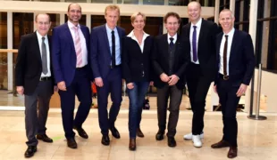 V.l.n.r.: Dr. Ackermann, Prof. Al-Nawas, Prof. Schwarz, Dr. Dr. Strunz, Prof. Grötz, Prof. Beuer und Dr. Hammächer.