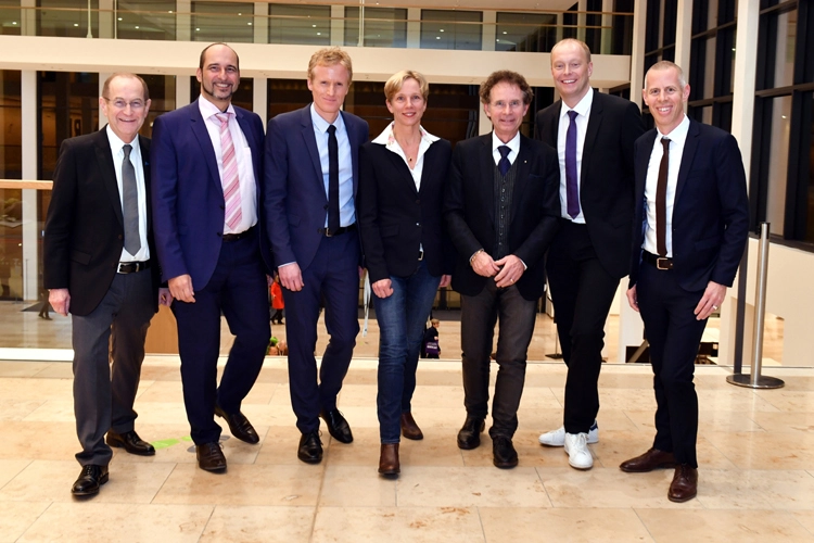 V.l.n.r.: Dr. Ackermann, Prof. Al-Nawas, Prof. Schwarz, Dr. Dr. Strunz, Prof. Grötz, Prof. Beuer und Dr. Hammächer.