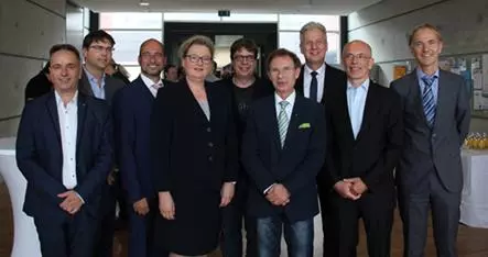 Foto: Die Referenten des Sommersymposiums: (von links) Dr. Thorsten Conrad, Bingen, PD Dr. Dr. Philipp Streckbein, Gießen, Prof. Dr. Dr. Bilal Al-Nawas, Halle,  RA Susanne Ottmann-Kolbe, München, Prof. Dr. Mathias Schneider, Dresden, Prof. Dr. Dr. Knut