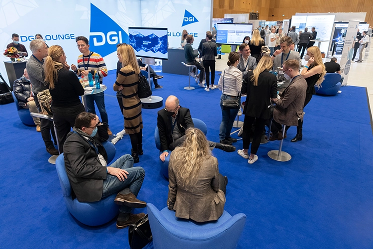 Die DGI-Lounge inmitten der Implant Expo war der perfekte Ort für Kollegengespräche.