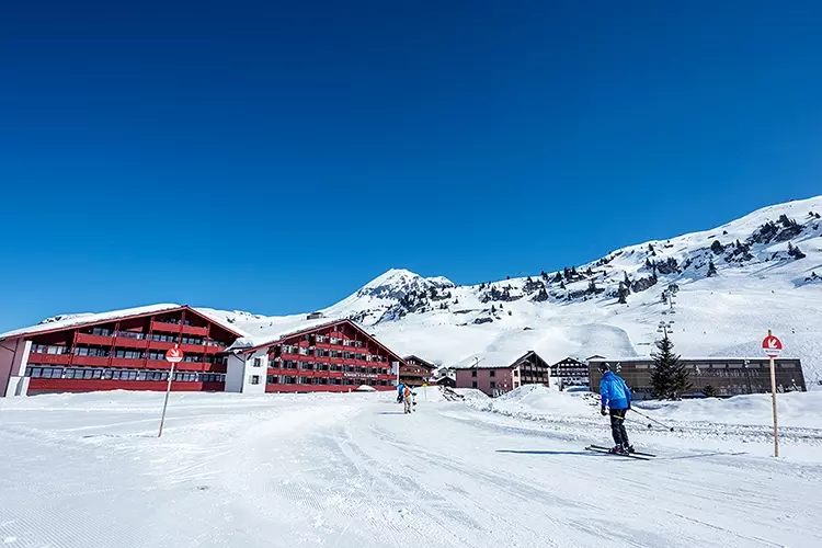 Zum 16. Mal geht es vom 11. bis 15. März 2023 zum Wintersymposium ImpAct Zürs Austria der DGOI an den Arlberg (Österreich). Das Gipfelthema 2023 lautet „Basis und Peripherie – das Implantat als integraler Bestandteil des stomatognathen Systems“.