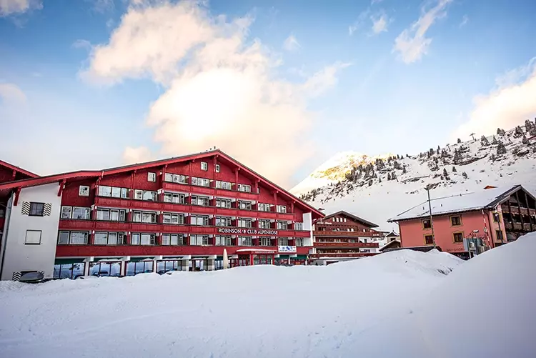 Zum 16. Mal ging es vom 11. bis 15. März 2023 zum Wintersymposium ImpAct Zürs Austria der DGOI in den Robinson Club Alpenrose an den Arlberg (Österreich). Das Gipfelthema 2023 lautete „Basis und Peripherie – das Implantat als integraler Bestandteil des stomatognathen Systems“.