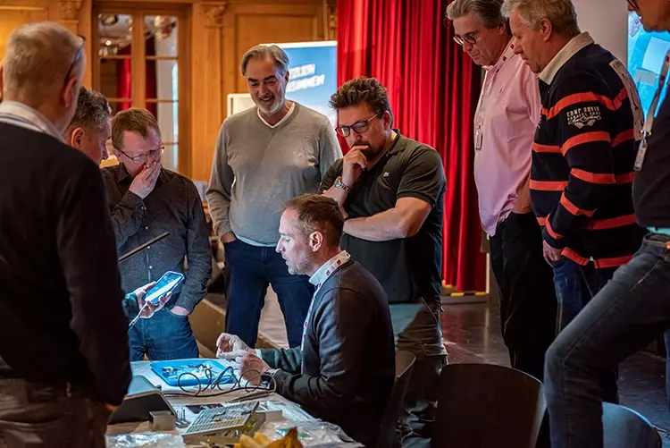 Während des Wintersymposiums ImpAct Zürs Austria der DGOI wurde ein entspannter, kollegialer Austausch auf Augenhöhe unter den Teilnehmenden und mit den Referenten gelebt. So entstand über die vier Tage eine kollegiale Gemeinschaft mit einer Gemeinsamkeit: die Leidenschaft für die orale Implantologie.