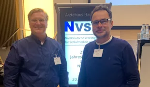 Der im Oktober 2023 neu gewählte Vorstand besteht aus dem 1. Vorsitzenden Stefan Leisner, Hamburg (li), 2. Vorsitzenden Uwe Bußmeier, Greven (re) und Kassenwart Uwe Mahn, Hamburg (nicht im Bild).