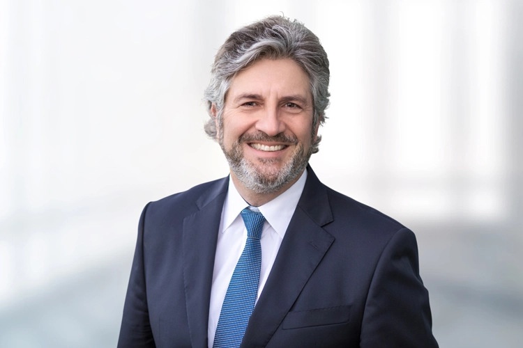 Dr. Alexander Völcker, Group Vice President CAD/CAM bei Dentsply Sirona: „Die autoklavierbare Hülse rundet die vielseitigen Hygieneoptionen ab.“