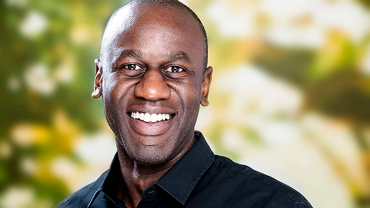 Dr. Martin Wanendeya, Zahnarzt aus Großbritannien.
