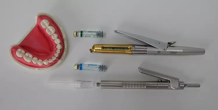 Abb. 2: Dosierhebel-Spritzen Citoject und Paroject.