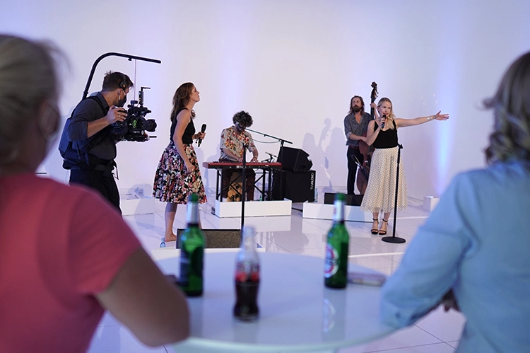 Die Band „reinakustisch“ spielte am Ende des gelungenen Digitalkongresses mitreißende Akustik-Versionen bekannter Stücke.