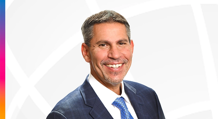 Abb. 5: Dr. Daniel Butterman, DDS, hat an der University of Maryland und am Misch International Implant Institute studiert. Er ist Fellow des International Congress of Oral Implantologists und Mitglied bei PEERS Implant.