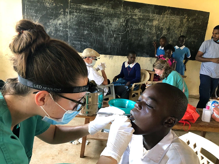 Dentists for Africa e.V. setzt sich seit vielen Jahren für Projekte in Kenia ein, um benachteiligten Menschen vor Ort einen besseren Zugang zur medizinischen Versorgung zu ermöglichen.