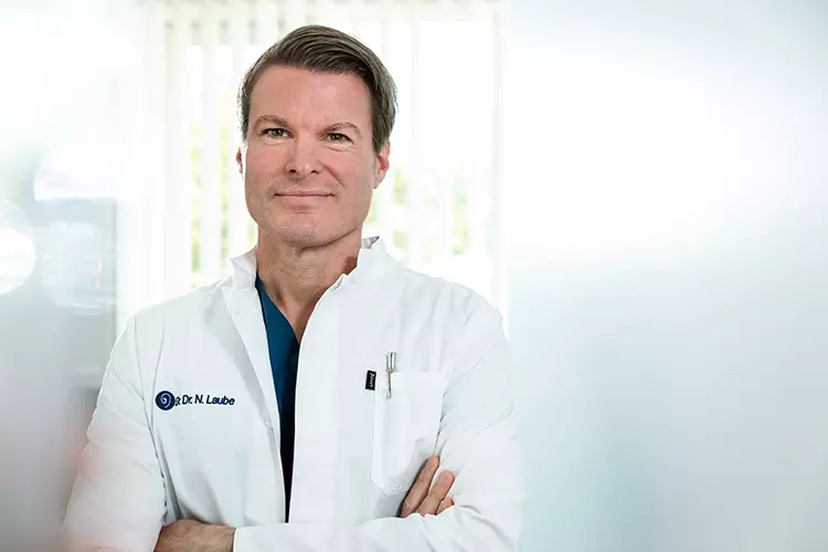 Dr. Dr. Nico Laube.