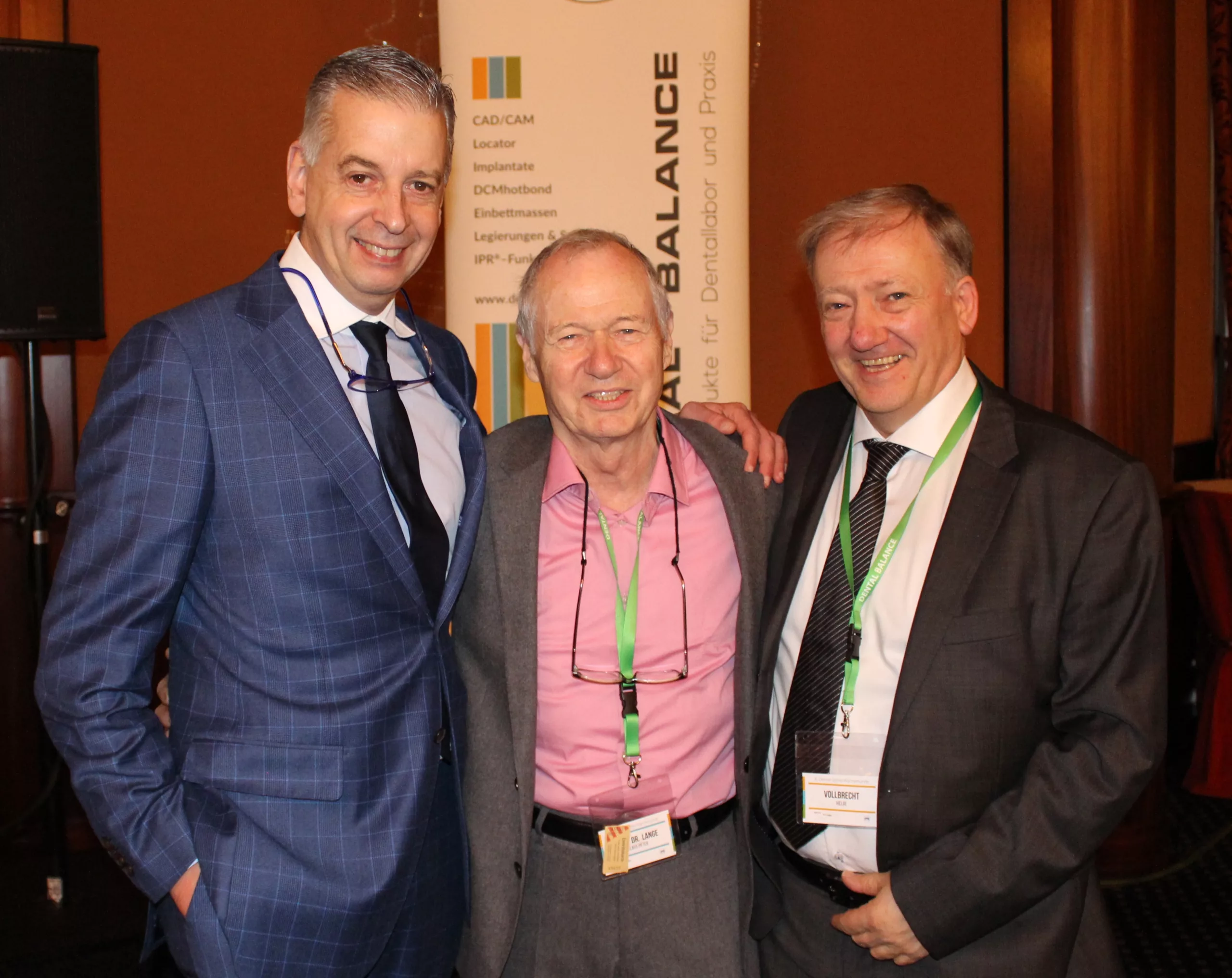 Dentalgipfel Veranstalter Helge Vollbrecht (rechts) mit den Kongressmoderatoren ZTM Carsten Müller (links) und Prof. Dr. Klaus-Peter Lange (Mitte).