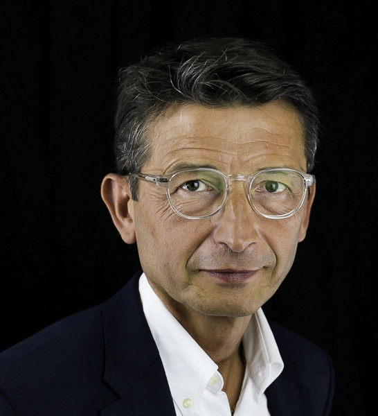 Dr. François Lelièvre ist Werkstoffkundler und Geschäftsführer von Dentaurum Ceramics.