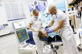 Auf der IDS 2017 wird es auf der Bühne in Halle 10.2 wieder CEREC Live-Vorführungen geben, u.a. zum neuen CEREC Zirconia Workflow.