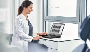 DS Core ist eine offene, cloudbasierte Plattform, die sich mit den anderen Geräten von Dentsply Sirona verbinden lässt.