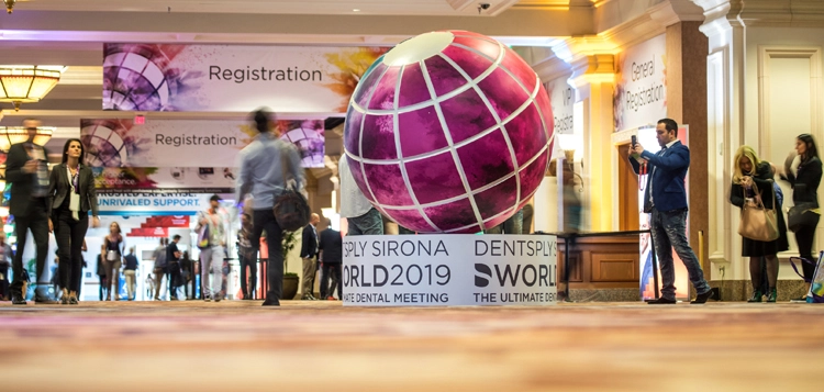 Dentsply Sirona World bot auch in diesem Jahr eine einzigartige Mischung aus klinischen Schulungseinheiten, Vorträgen von renommierten Dentalexperten, einem inspirierenden Austausch mit Kollegen und einem erstklassigen Unterhaltungsprogramm.
