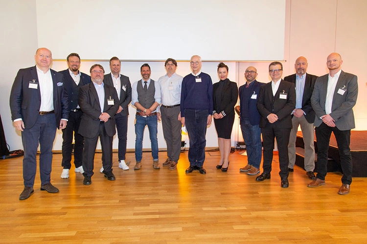 Die Referenten am zweiten Veranstaltungstag (von links): Christoph Weiss, ZTM Ansger Volke, PD Dr. Roland Strietzel, Julian Krämer, ZTM Robert Nicic, Prof. Dr. Dr. Philipp Streckbein, Prof. Dr. Dr. Hans-Peter Howaldt, Anja Sohn, PD Dr. Dr. Keyvan Sagheb, Prof. Dr. Dritan Turhani, Axel Klarmeyer und ZTM Niels Püschner.