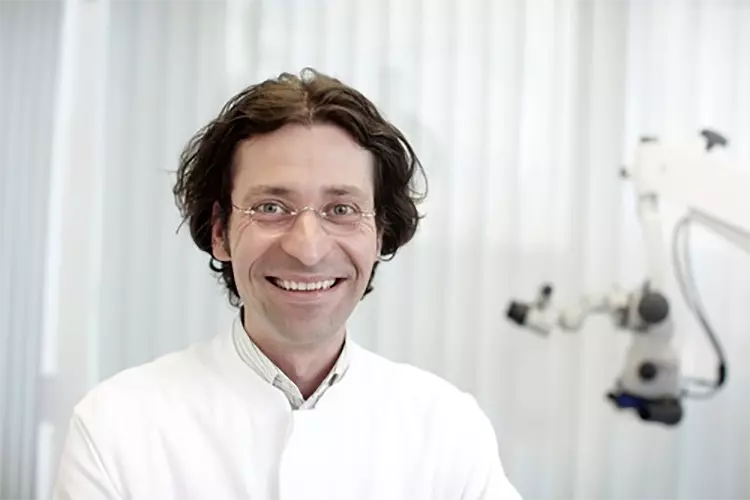 Endodontie-Spezialist Dr. Tomas Lang referiert in 3 Podcast-Folgen.