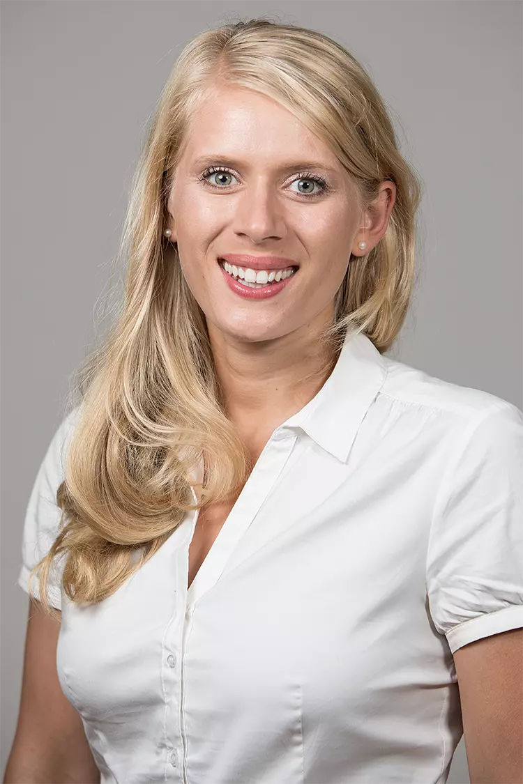 Dr. Charlotte Schwarz.