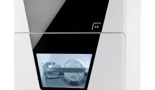 Die vhf E5 ist eine fünfachsige Trockenfräsmaschine und kann sowohl Ronden als auch Blöcke mit höchster Präzision bearbeiten. Dank innovativer Technologien wird dazu keine Druckluft benötigt.