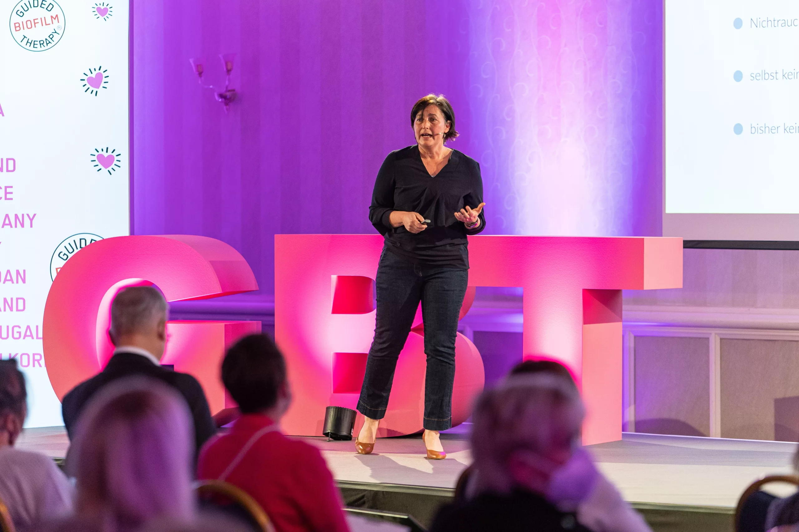Prof. Bettina Dannewitz moderiert den GBT Summit 2023. © EMS