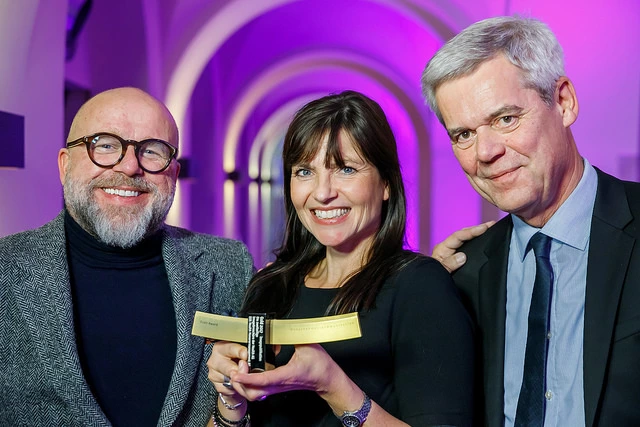 Peter Goldammer, strategischer Berater, Diana Perez, Leiterin Marketing & Unternehmenskommunikation, und Jens Törper, Vorstand und CEO der Health AG, bei der Econ-Verleihung (v.l.n.r.). Copywright: Thomas Rosenthal und Jan Kobel für Econ.